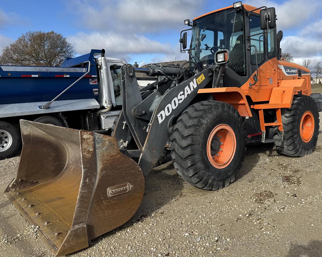 Used 2018 DOOSAN DL 220