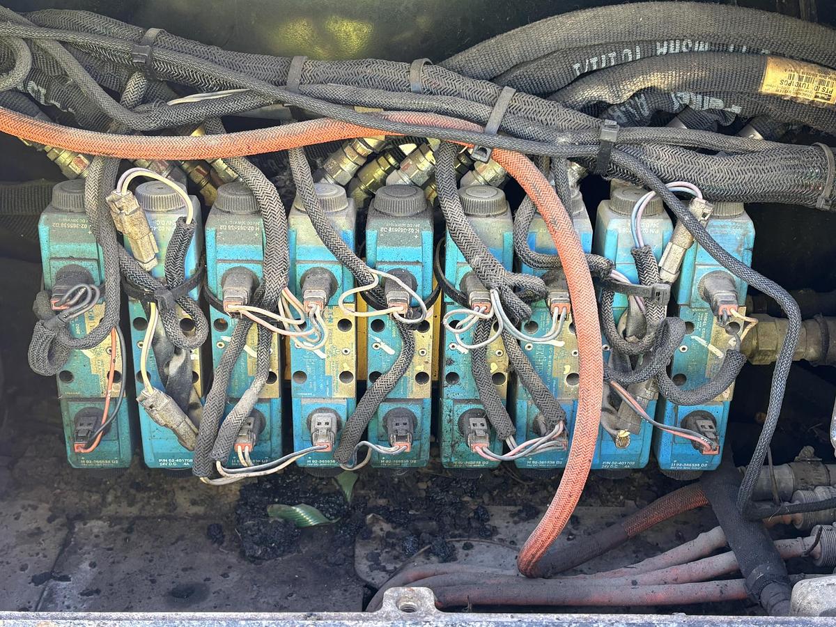 Used 2019 CATERPILLAR AP1000F