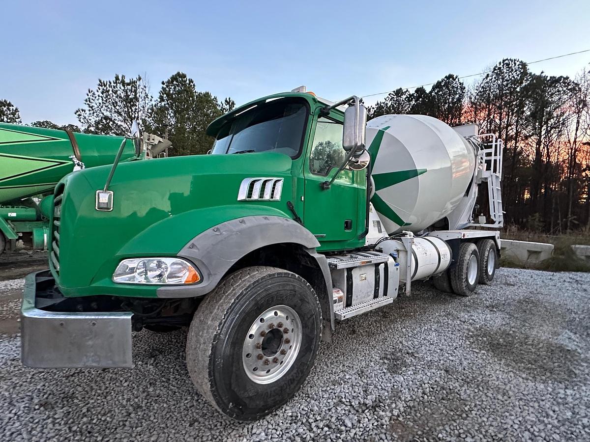 Used 2019 MACK GR64B Rear Mixer