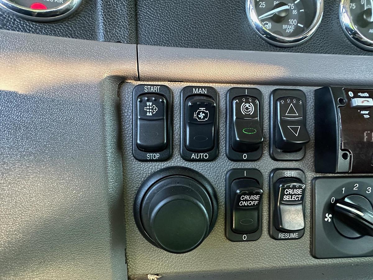 Used 2013 PETERBILT 384