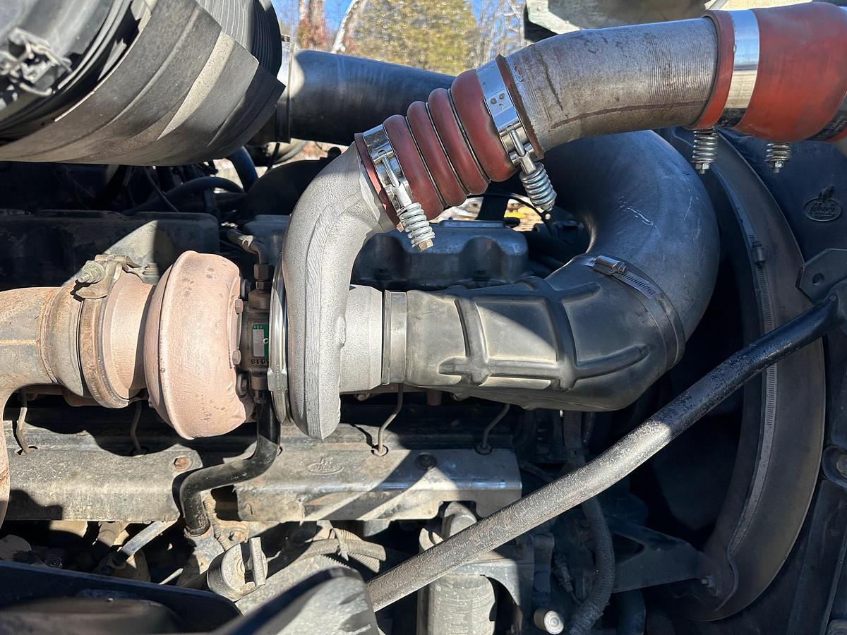 Used 2005 MACK CV713