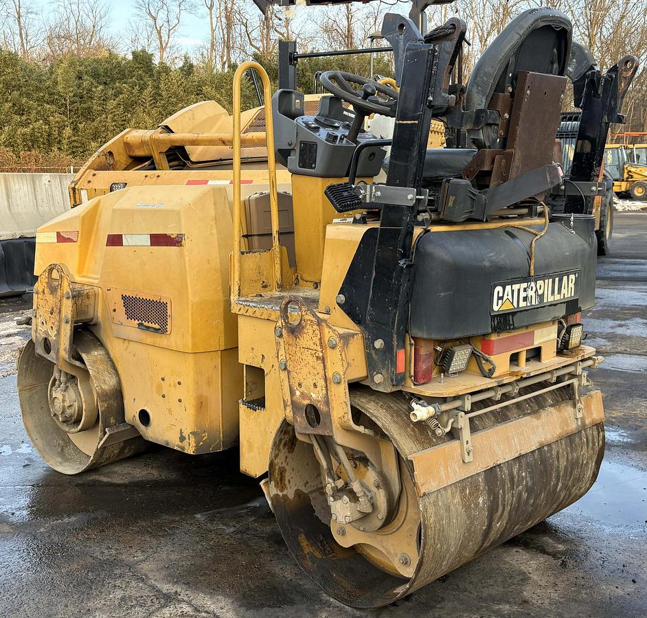 Used 2009 CATERPILLAR CB24