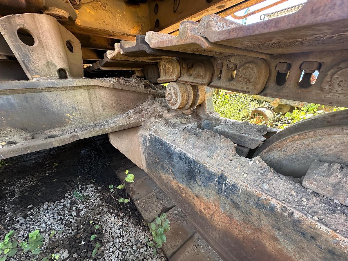 Used 1983 CATERPILLAR 245