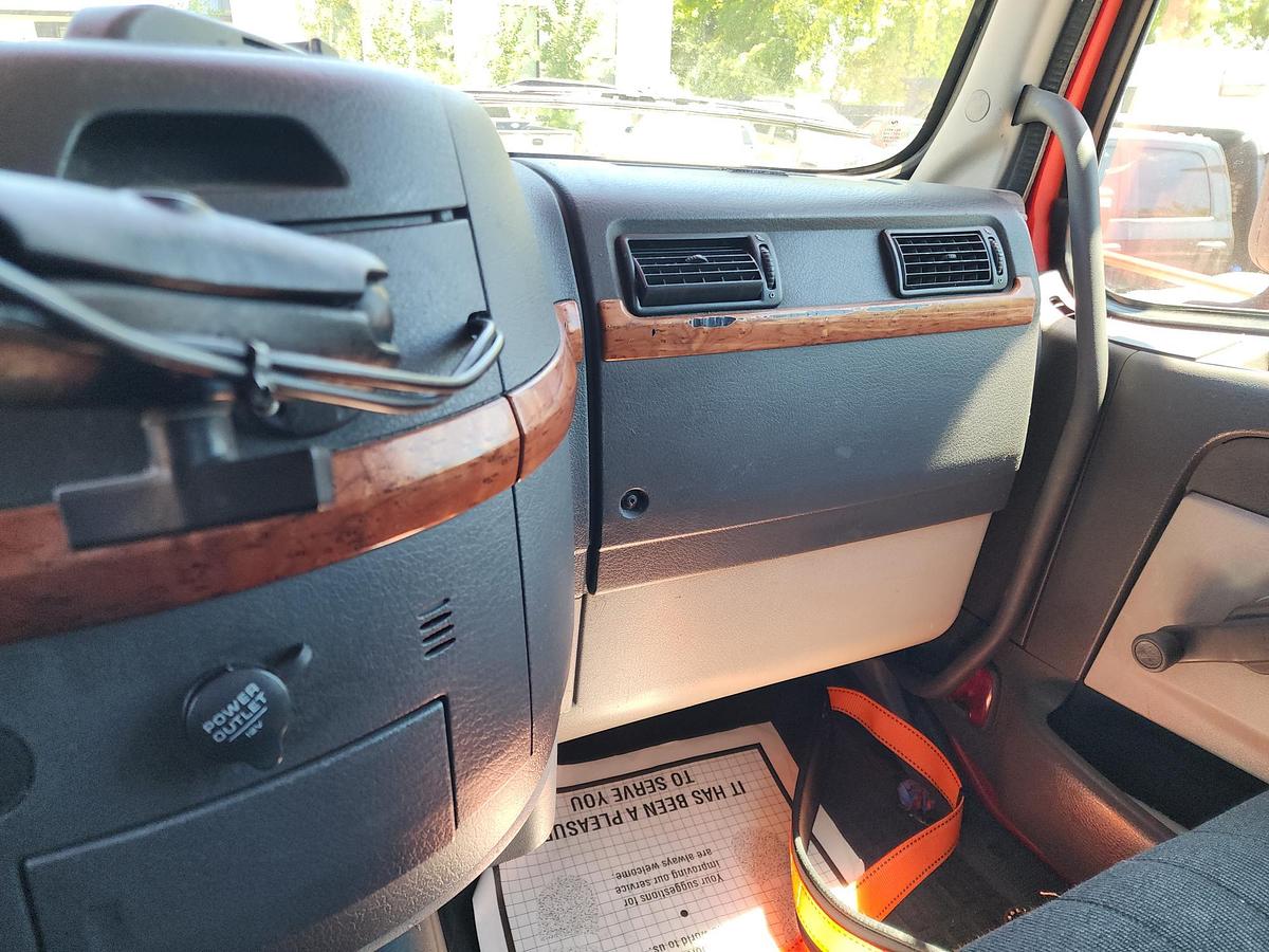 Used 2008 VOLVO VNM D13 4x2