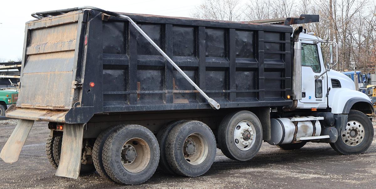 Used 2007 MACK Granite CV713