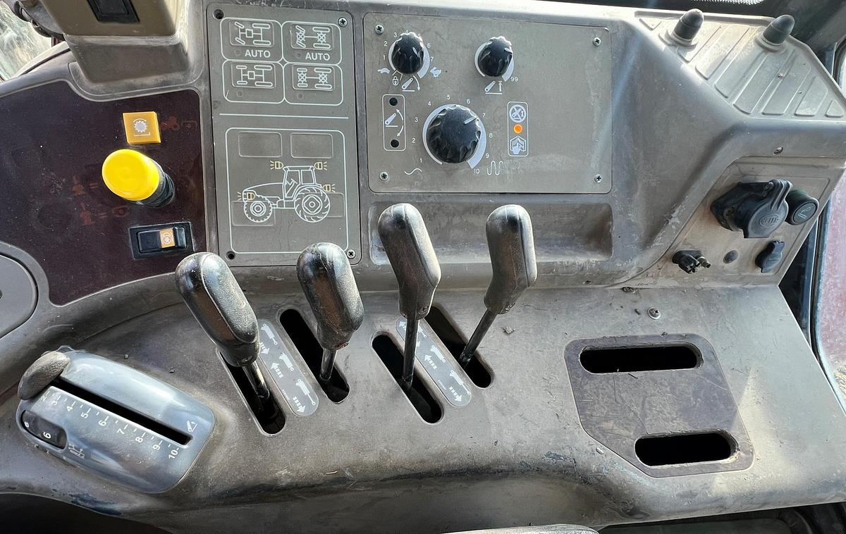 Used 2004 CASE IH MXM130