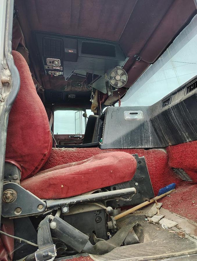 Used 1981 PETERBILT Cabover