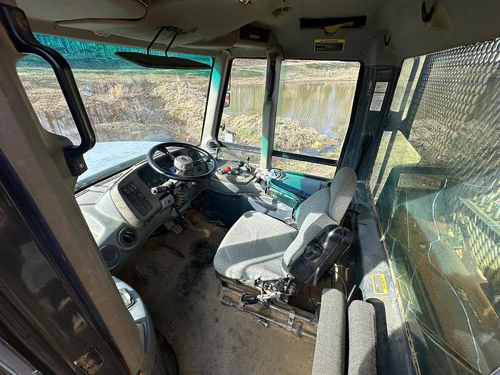 Used 2006 DEERE 300D