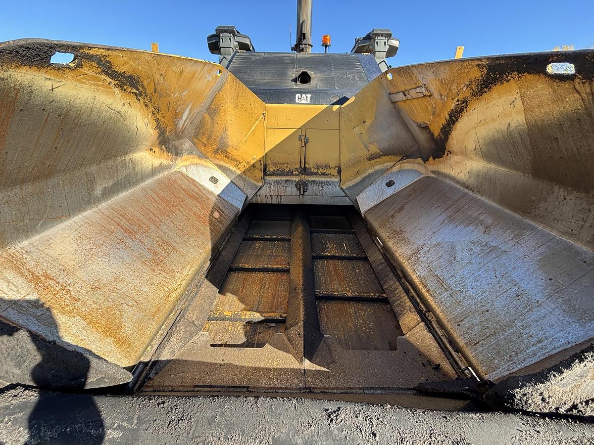 Used 2019 CATERPILLAR AP1000F