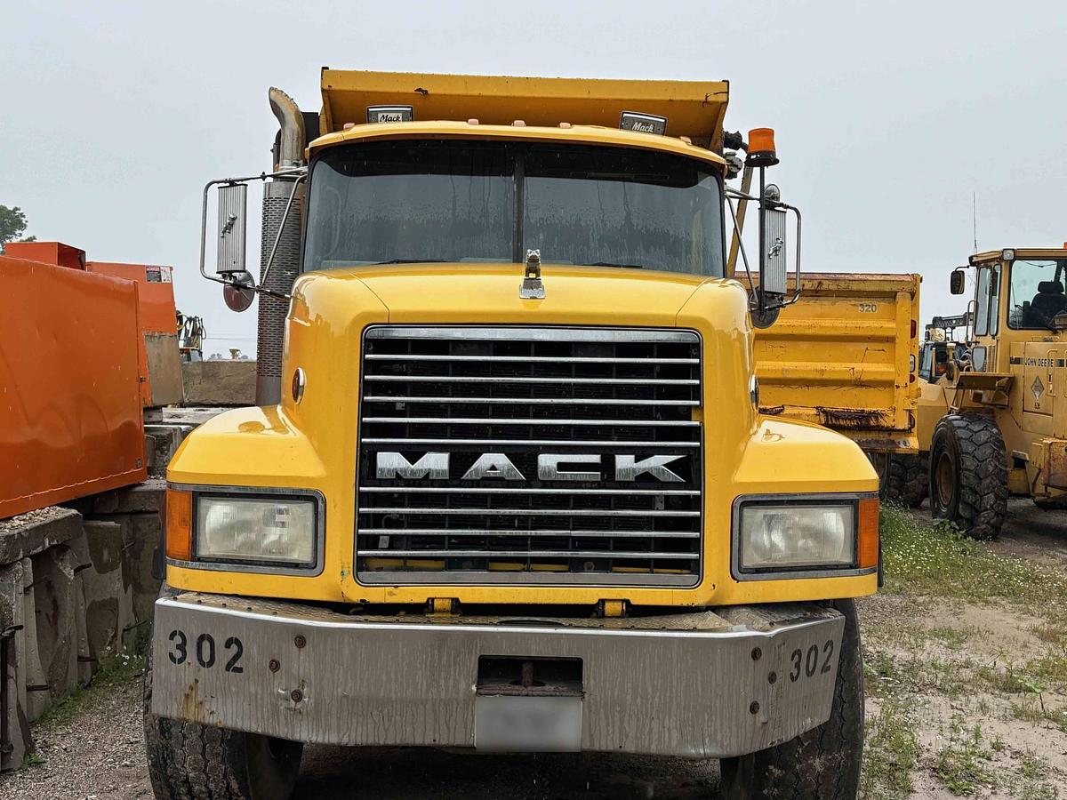 Used 1995 MACK CL713