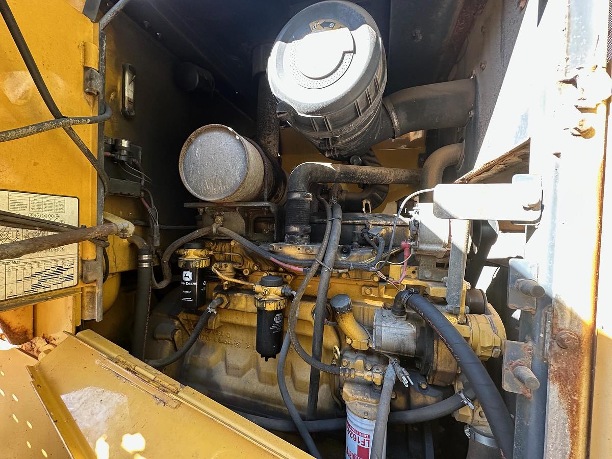 Used 2005 DEERE 624J