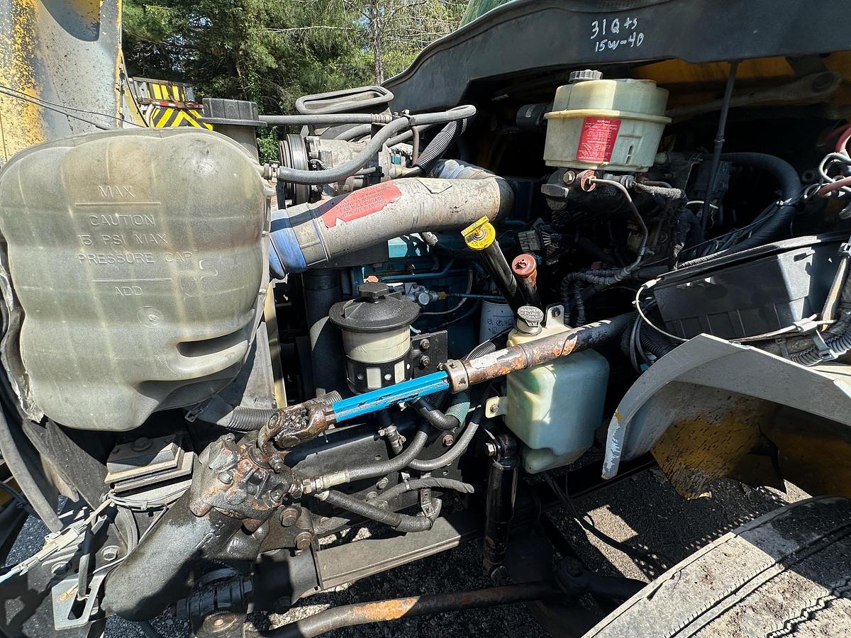 Used 2004 INTERNATIONAL 4300 Attenuator Truck