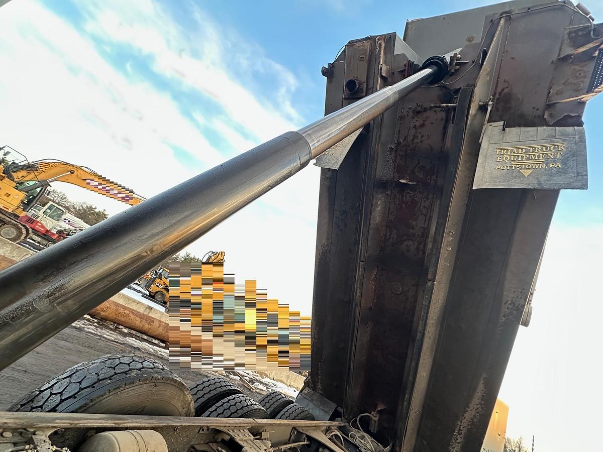 Used 2017 MACK Granite GU713