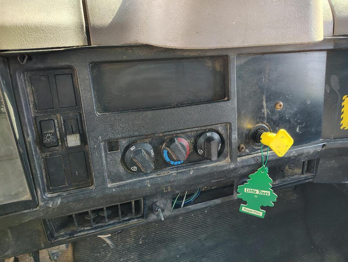 Used 2000 INTERNATIONAL 4700 DT466E