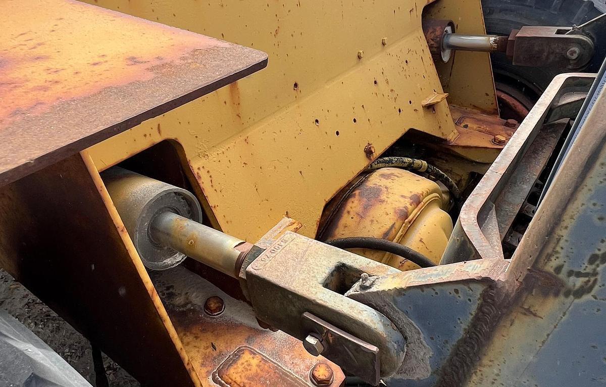 Used 1997 CATERPILLAR R80