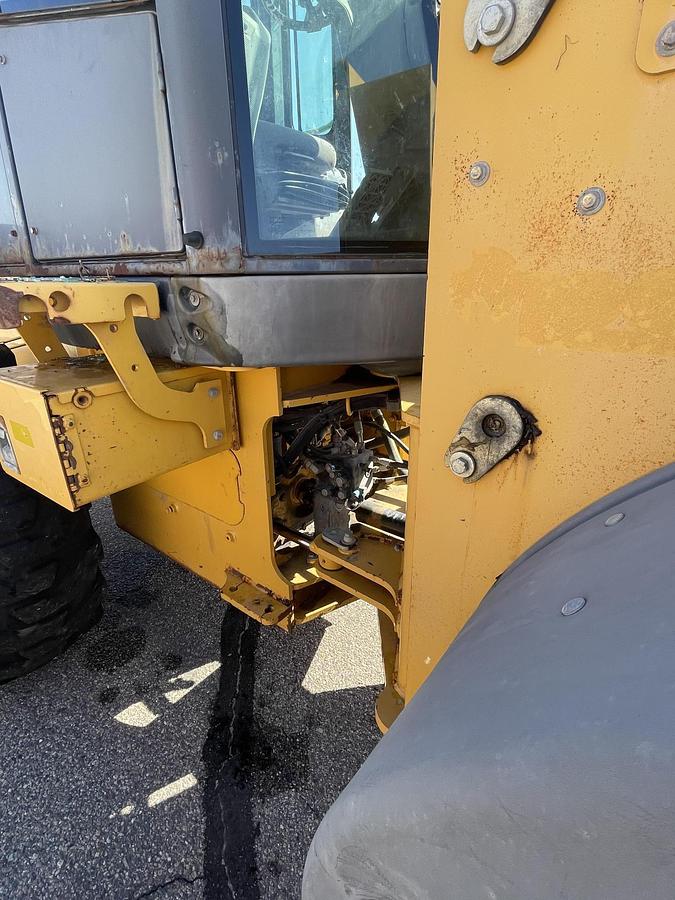 Used 2011 DEERE 544K