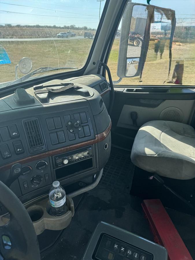 Used 2007 VOLVO VNL42T