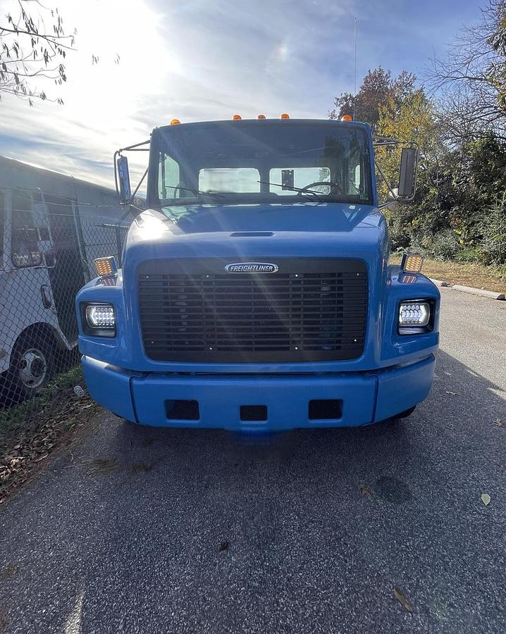 Used 2005 FREIGHTLINER FL70
