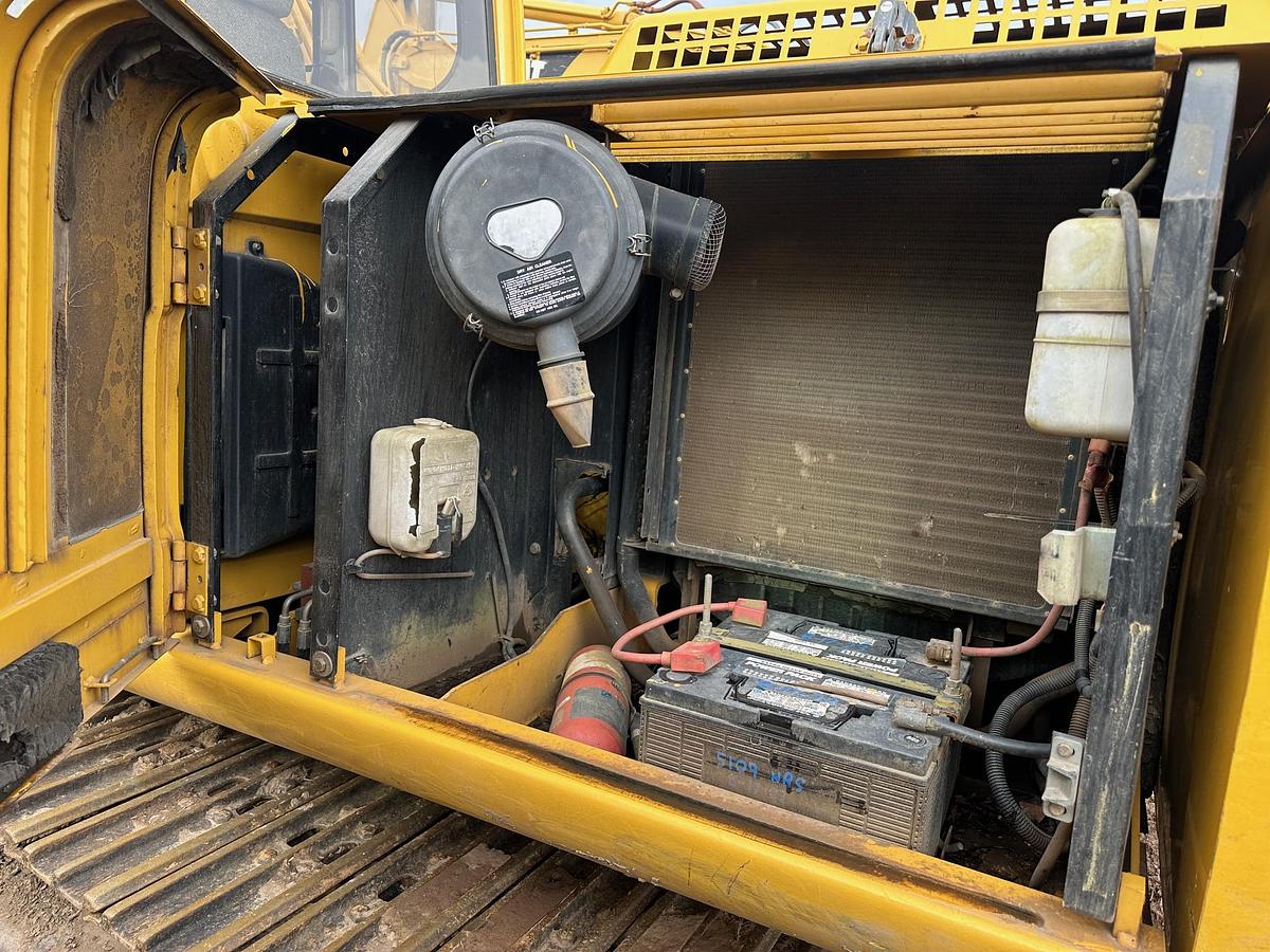 Used 2001 DEERE 160C LC