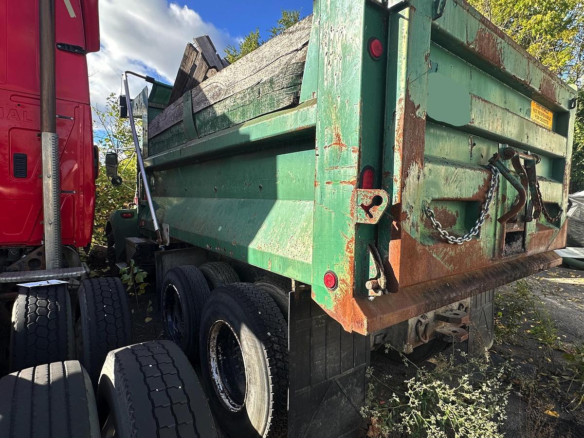 Used 2004 KENWORTH T300