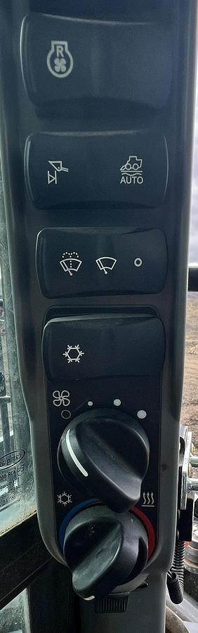 Used 2023 CASE dl550