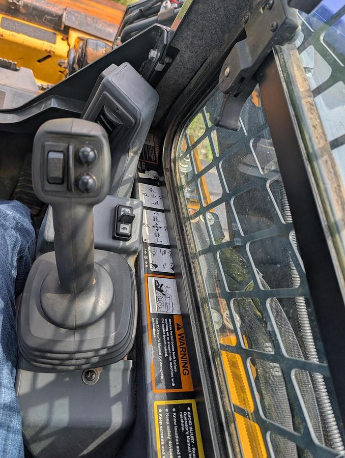 Used 2020 DEERE 325G