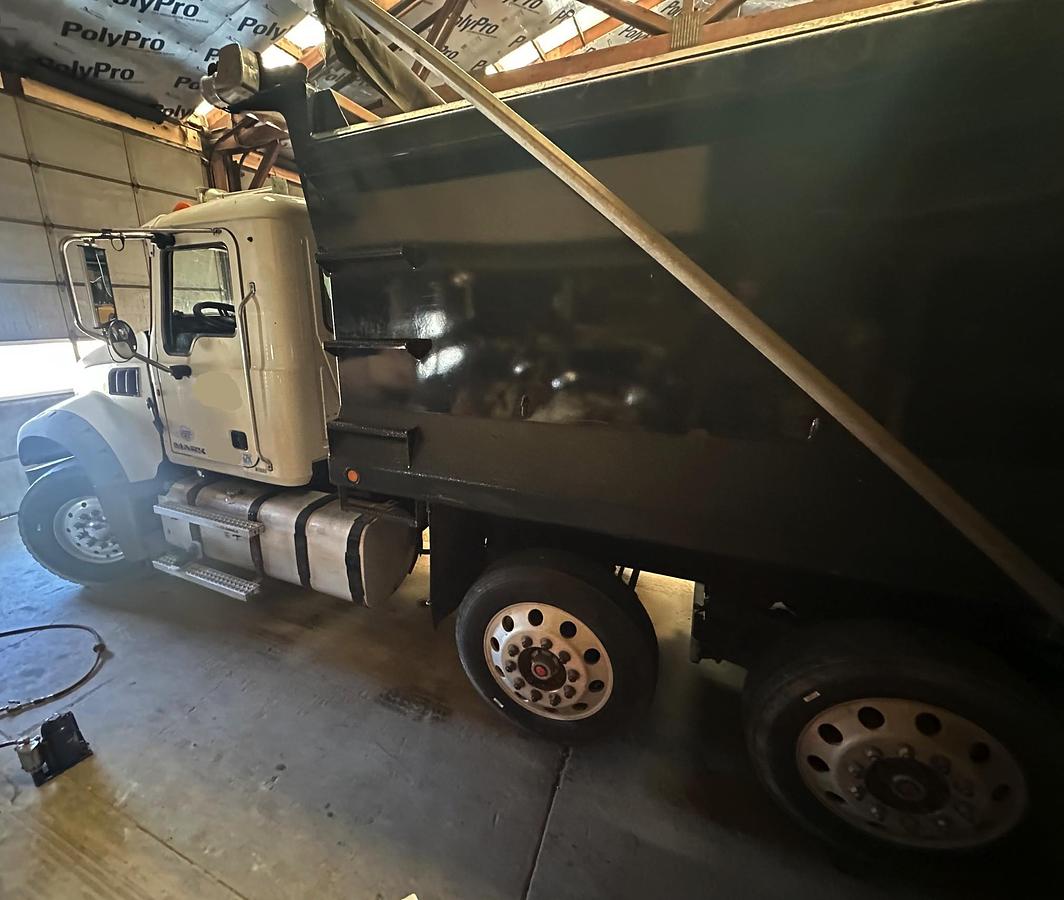 Used 2013 MACK GU713 Granite