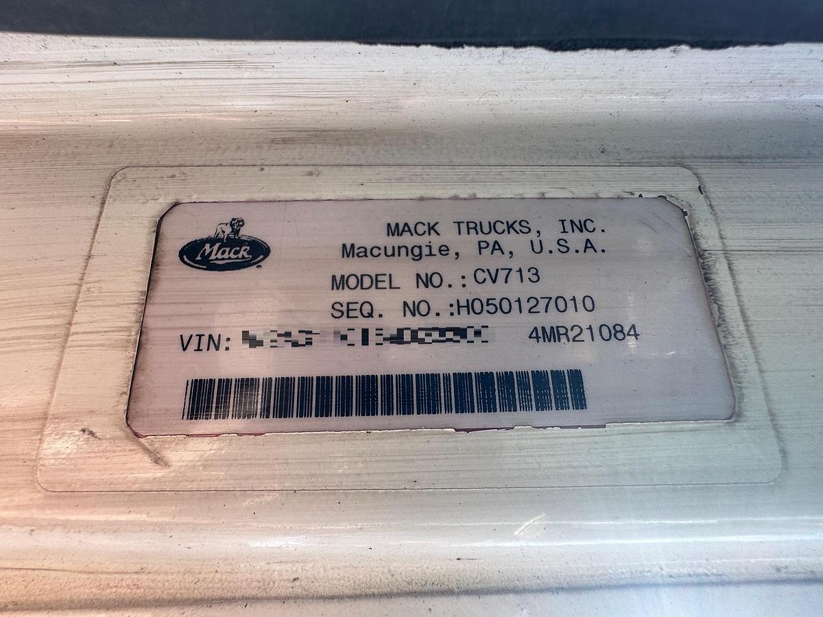 Used 2005 MACK CV713