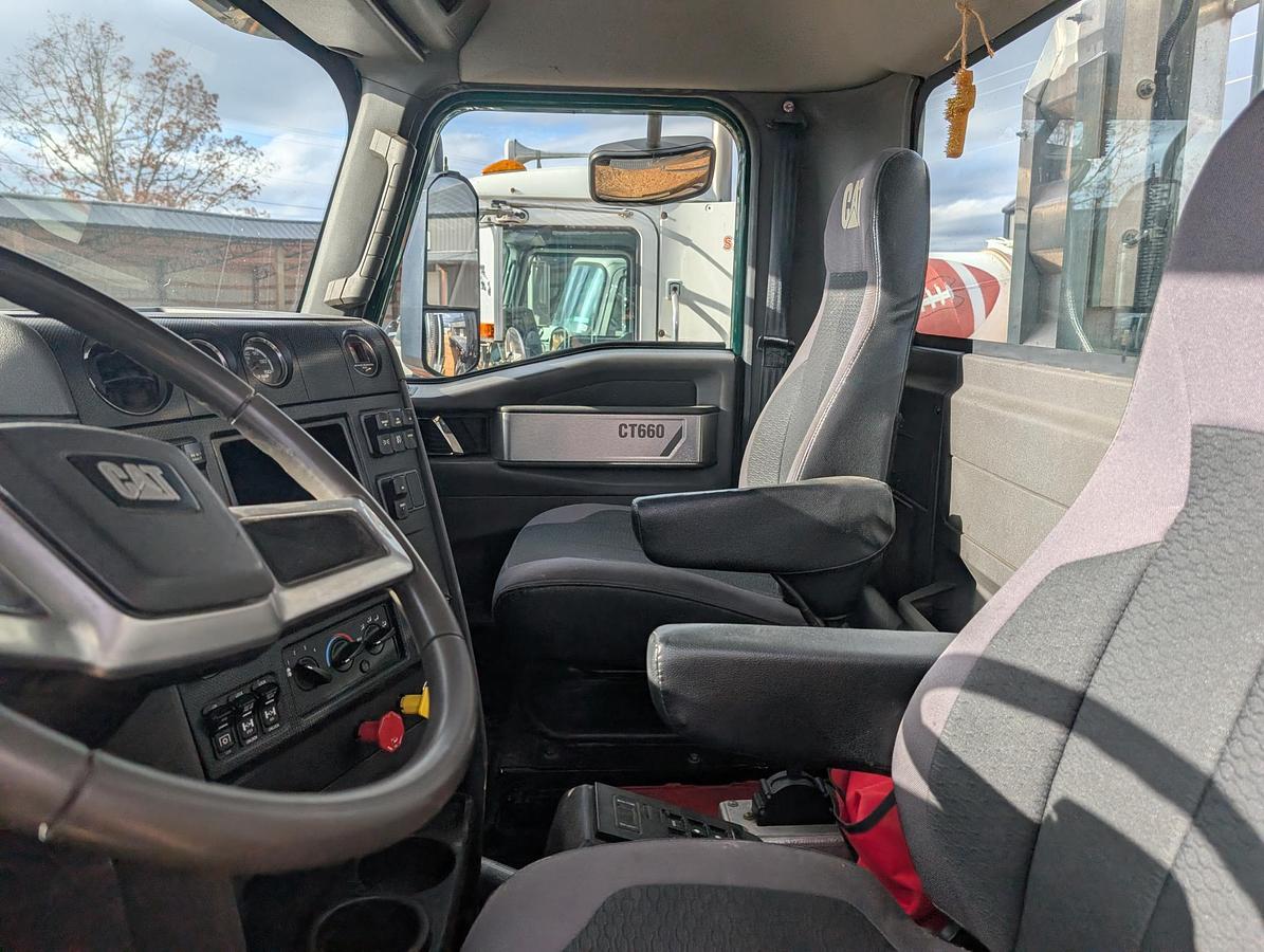 Used 2016 CATERPILLAR CT660S
