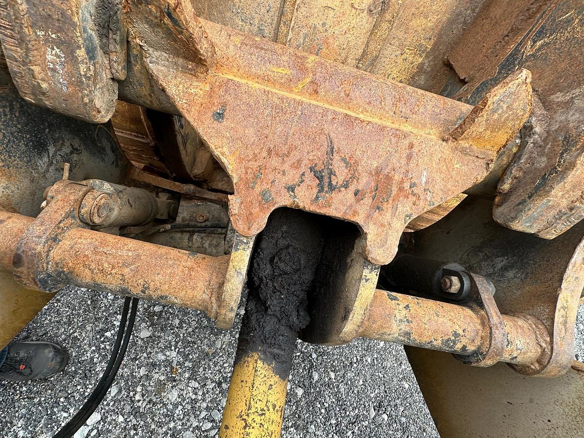 Used 2013 CATERPILLAR 972K