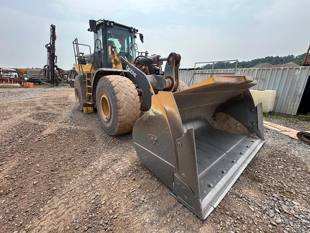 Used 2020 DEERE 744L