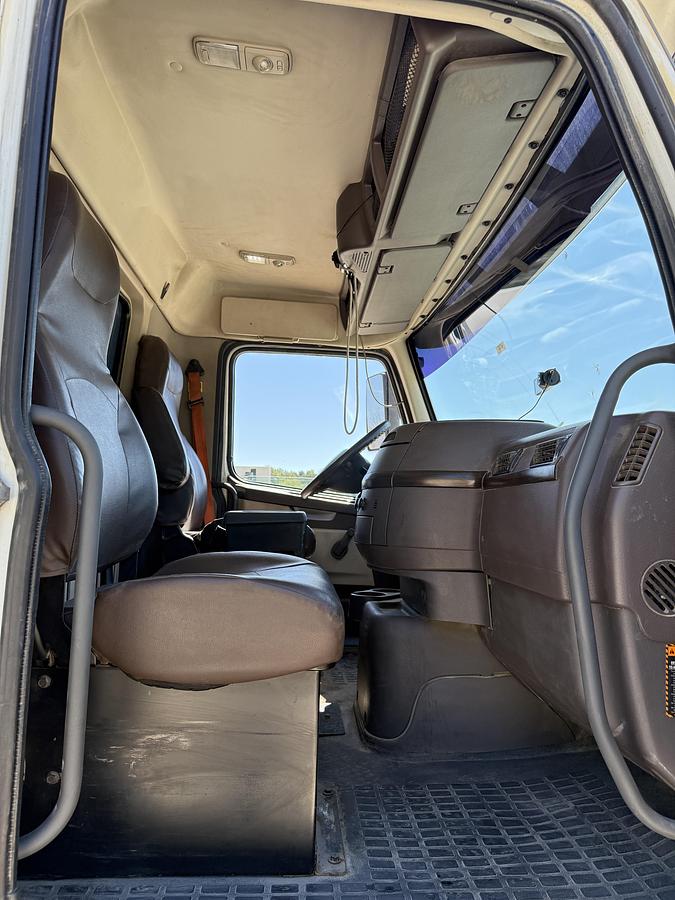 Used 2016 VOLVO VHDNC64RN