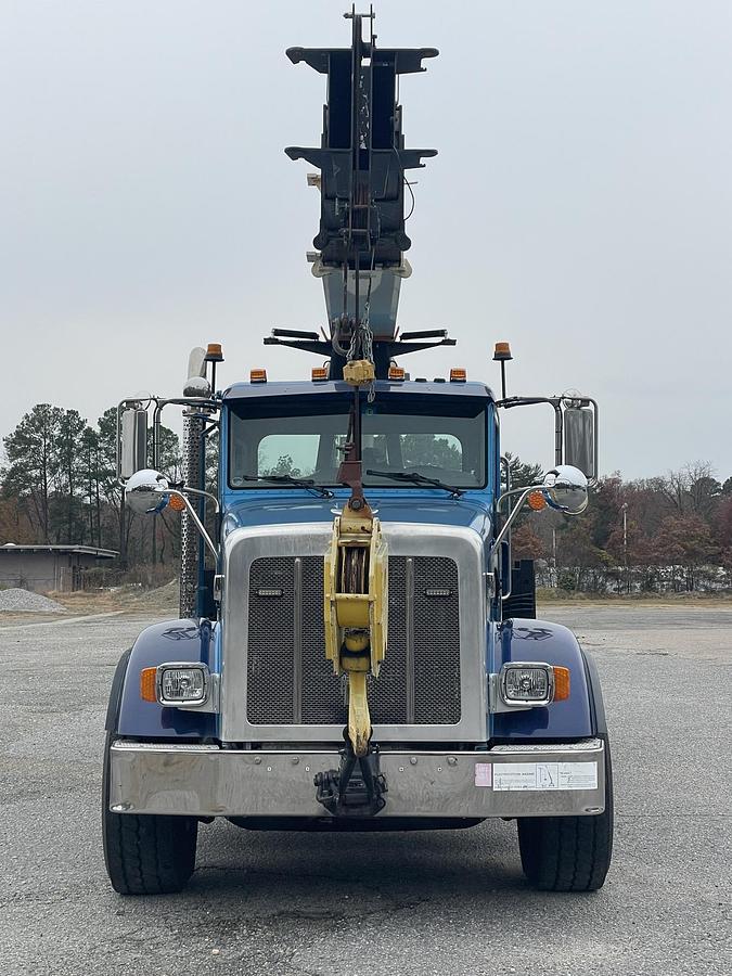 Used 2008 PETERBILT 365 Crane