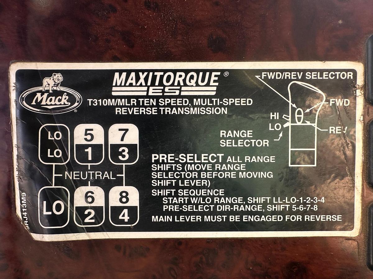 Used 2005 MACK CV713