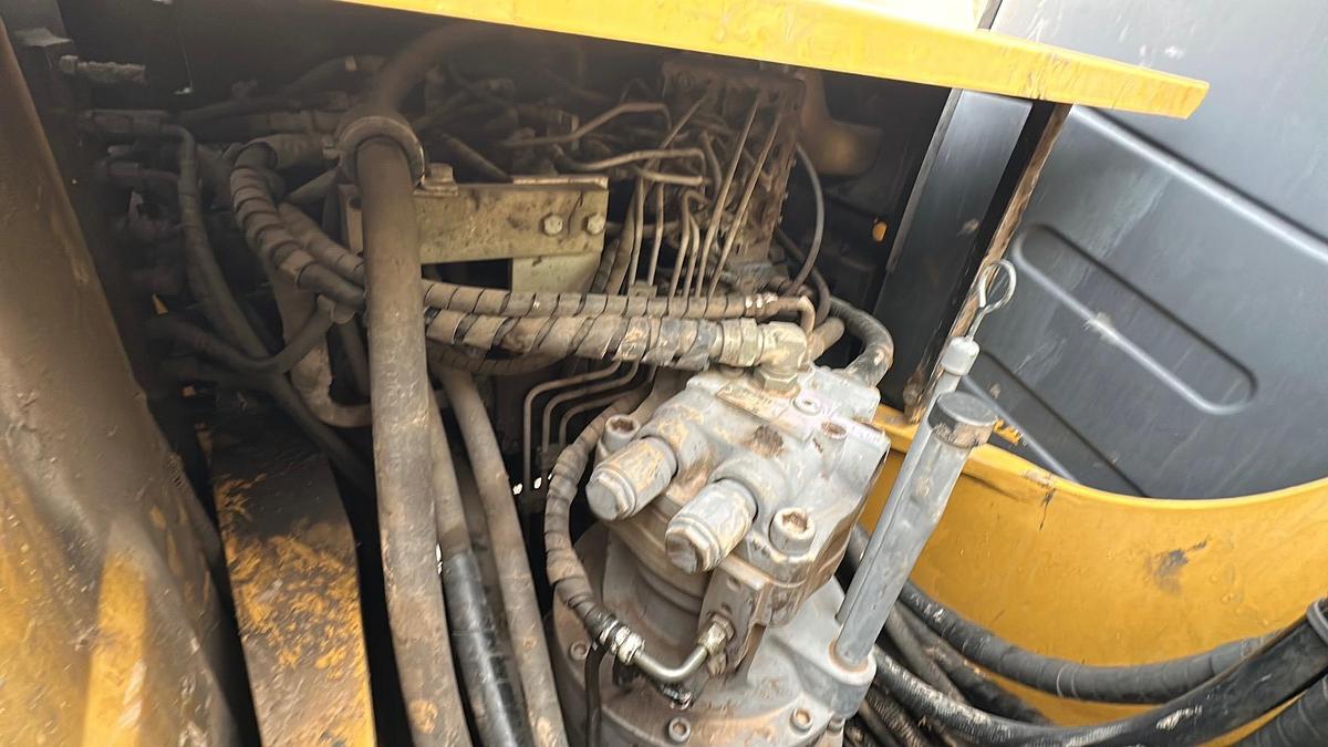 Used 2005 DEERE 160C LC