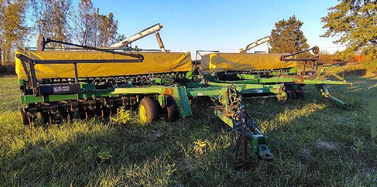 Used 1992 JOHN DEERE 750 Grain Drills