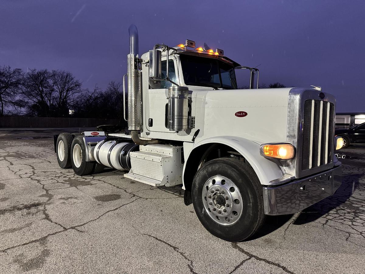 Used 2013 PETERBILT 388