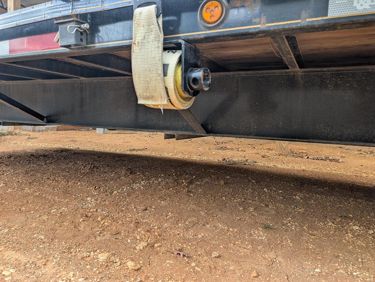 Used 2023 EAGLE 26 foot Gooseneck