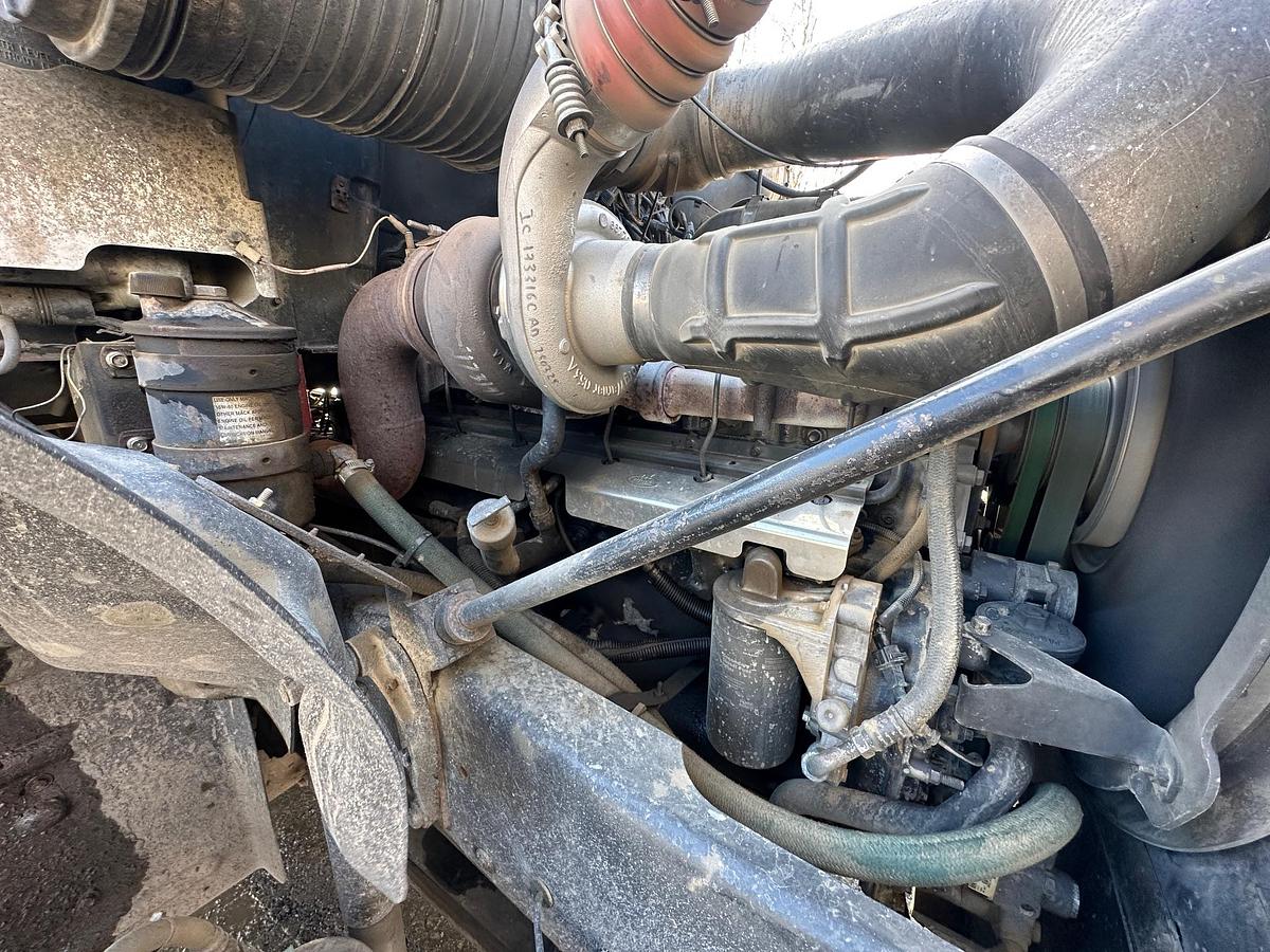 Used 2005 MACK CV713