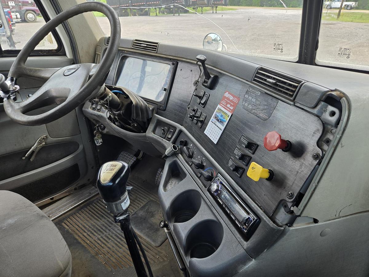 Used 2005 FREIGHTLINER Columbia