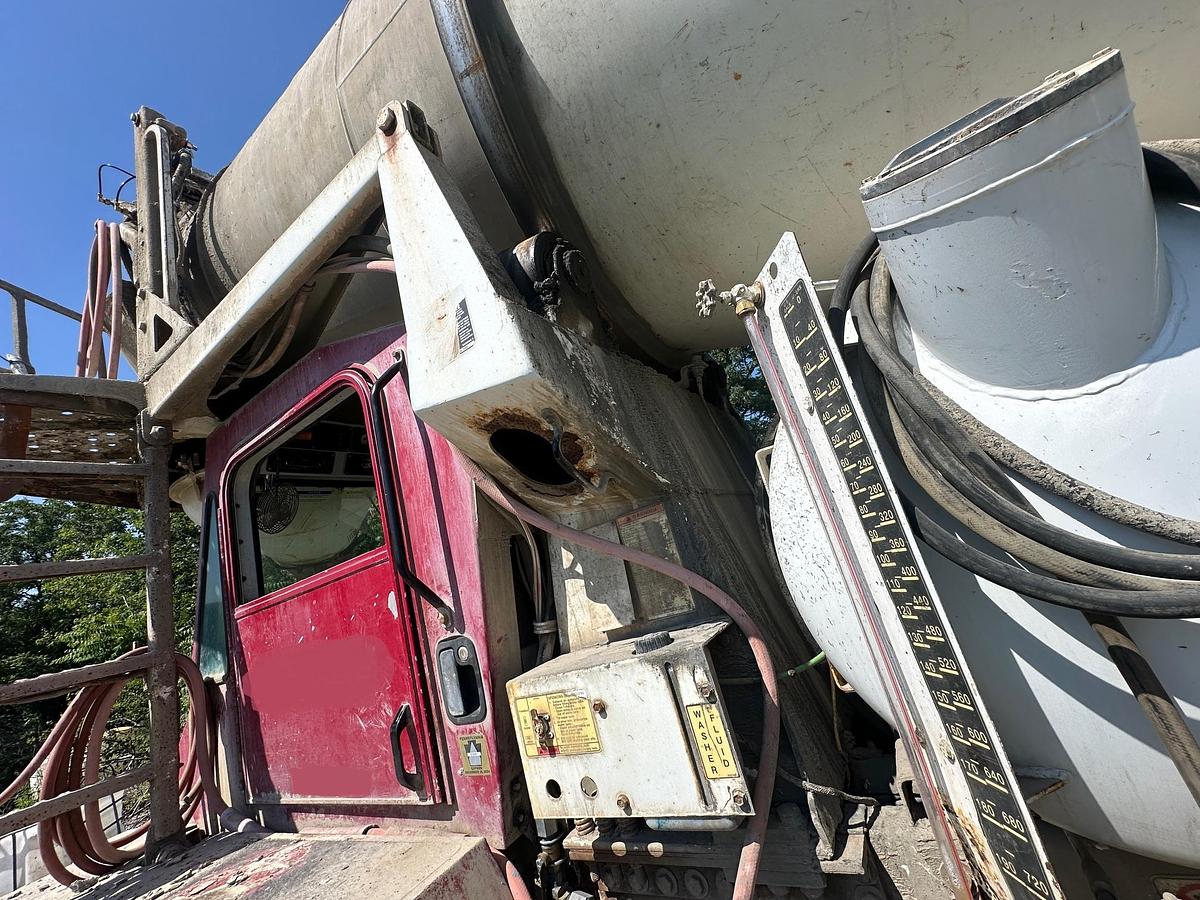 Used 2008 OSHKOSH Front Discharge Mixer