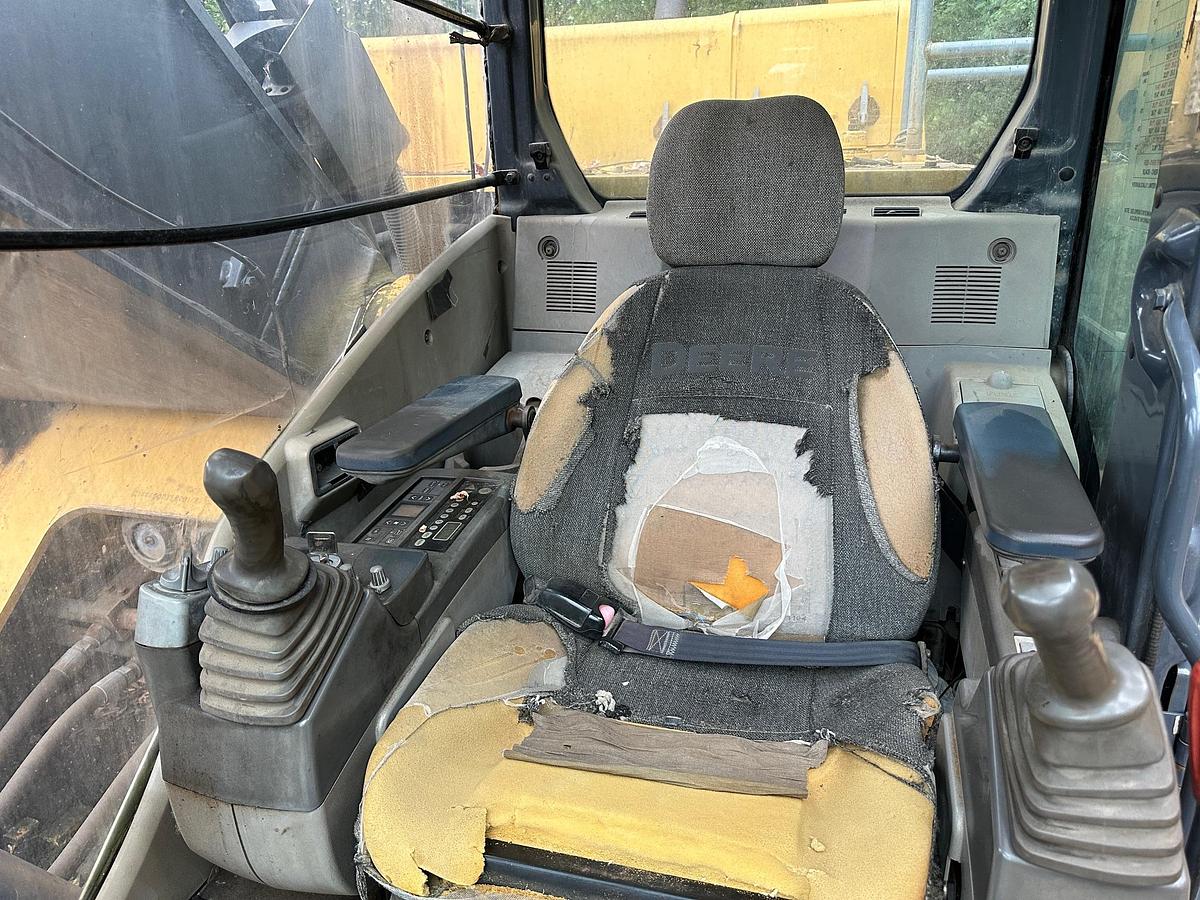 Used 2011 DEERE 450D LC