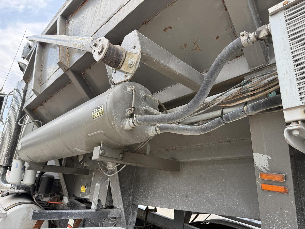 Used 2005 STERLING LT9500