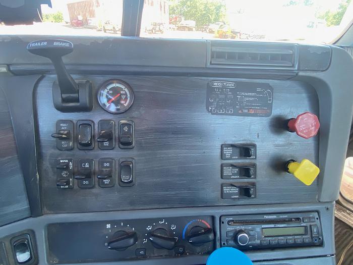 Used 2008 FREIGHTLINER Columbia