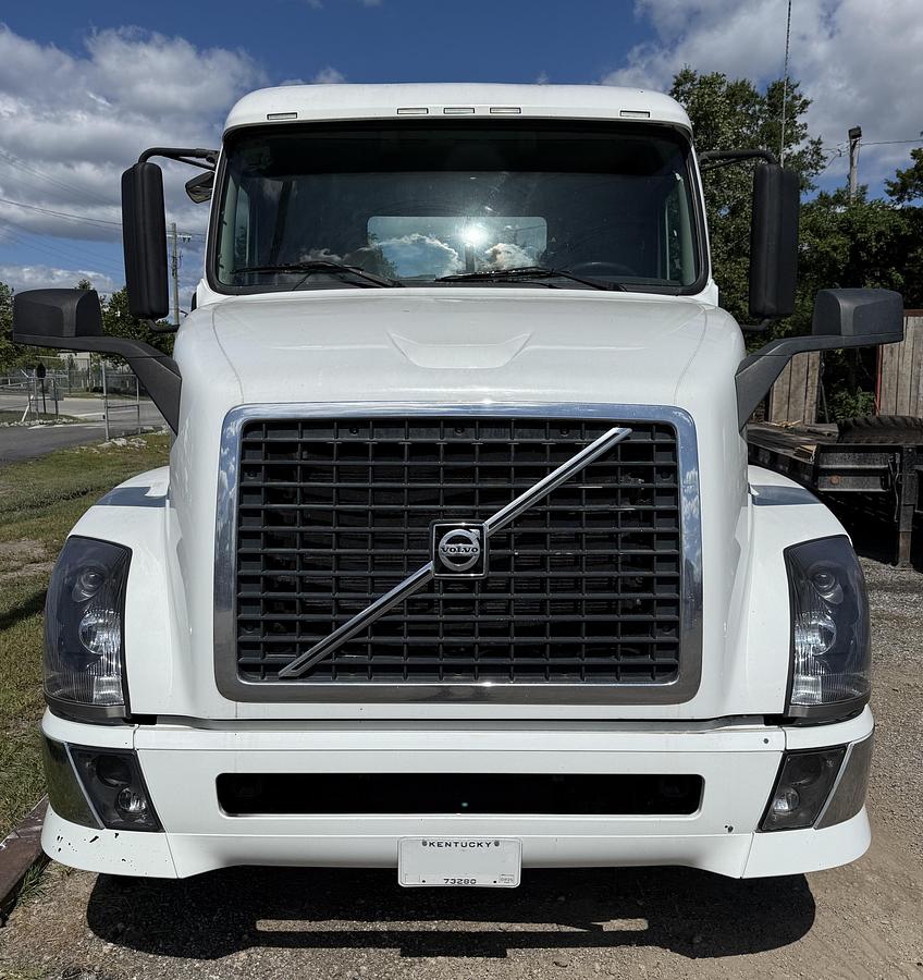 Used 2012 VOLVO VNL64T300