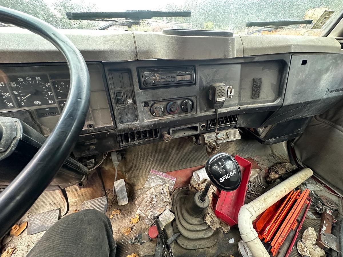 Used 2001 INTERNATIONAL 4700 Service Truck