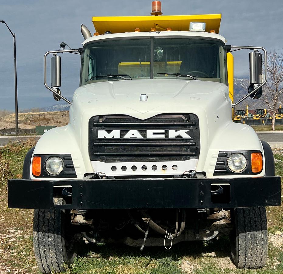 Used 2005 MACK CV713 Granite Dump Truck