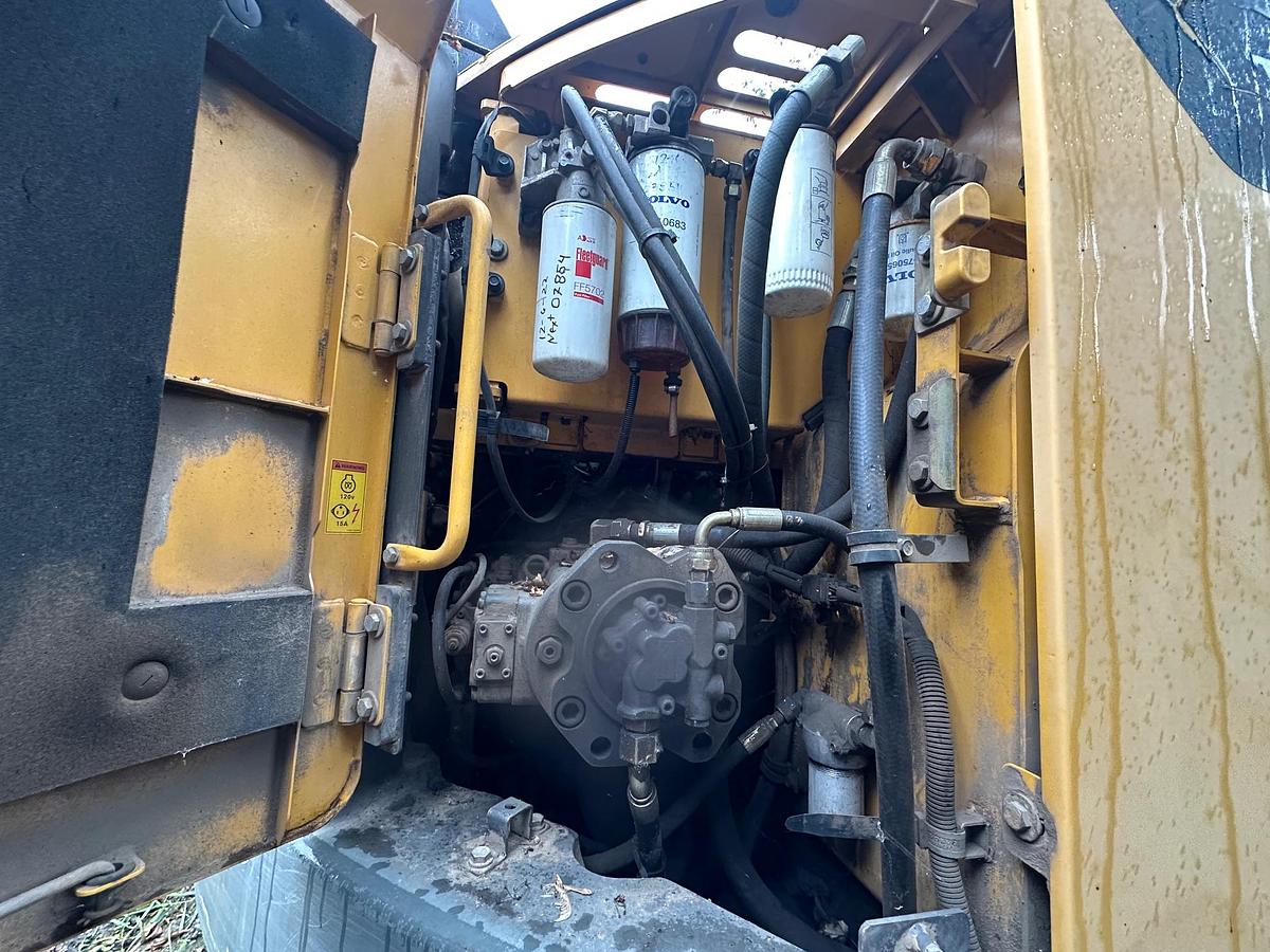 Used 2013 VOLVO ECR235DL