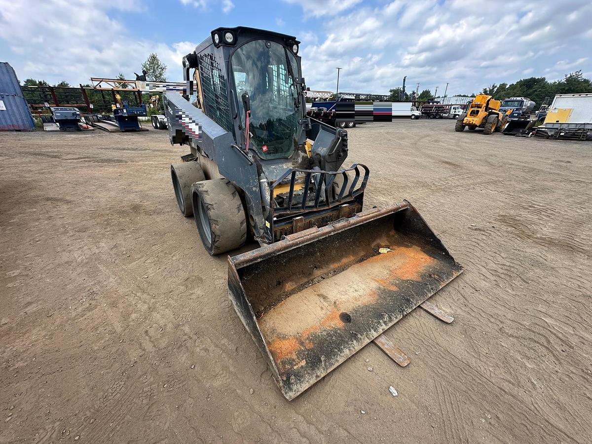 Used 2017 DEERE 332G