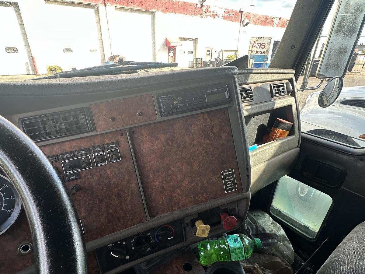 Used 2004 KENWORTH T300